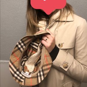 Burberry bucket hat - kids small